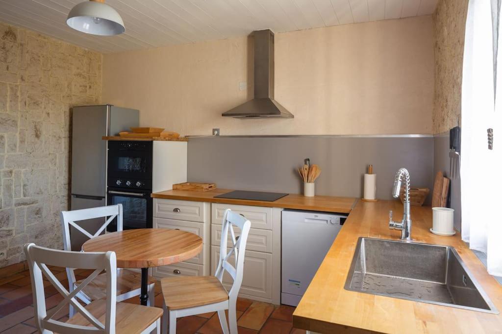 ארל Mas Provencal De 120M2 En Camargue, Avec Piscine Et Parking Inclus, Ideal Pour Des Vacances מראה חיצוני תמונה