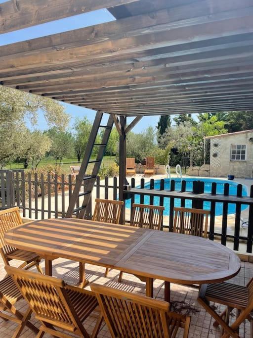 ארל Mas Provencal De 120M2 En Camargue, Avec Piscine Et Parking Inclus, Ideal Pour Des Vacances מראה חיצוני תמונה
