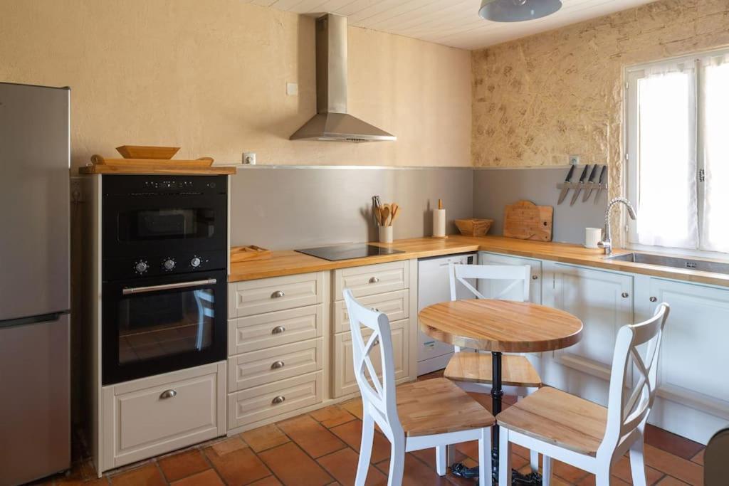 ארל Mas Provencal De 120M2 En Camargue, Avec Piscine Et Parking Inclus, Ideal Pour Des Vacances מראה חיצוני תמונה