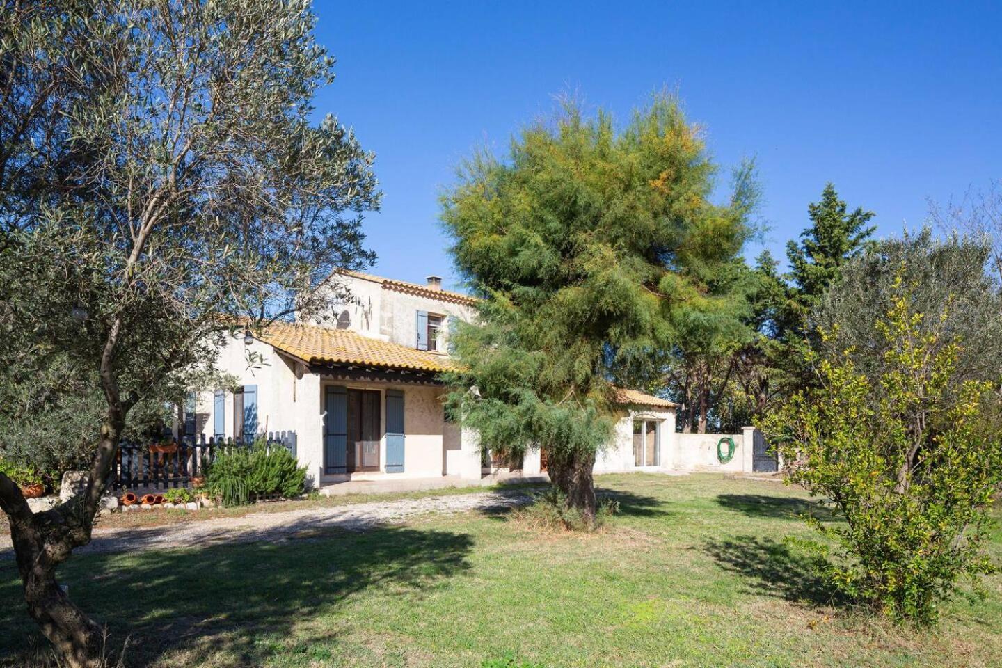 ארל Mas Provencal De 120M2 En Camargue, Avec Piscine Et Parking Inclus, Ideal Pour Des Vacances מראה חיצוני תמונה